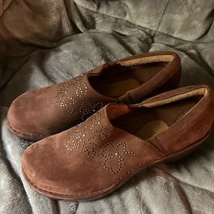 Arita brown clogs size 9- with flower design on top